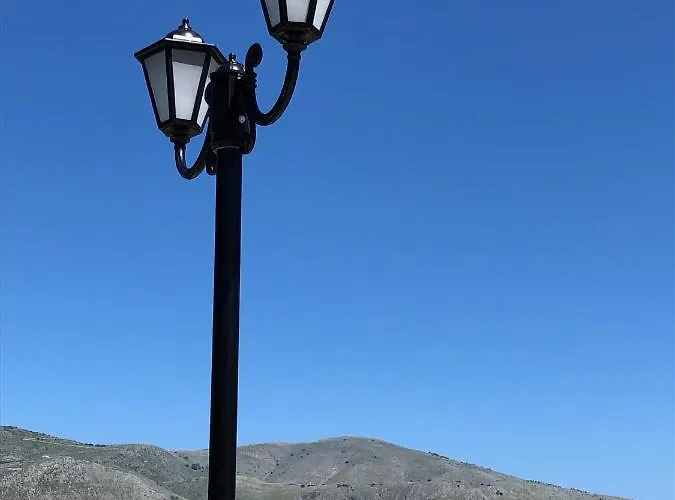 Petros & Lixúri