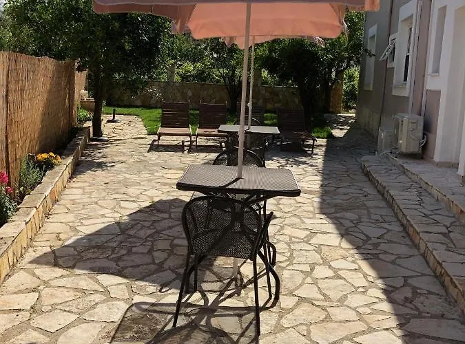 Petros & Apartman *