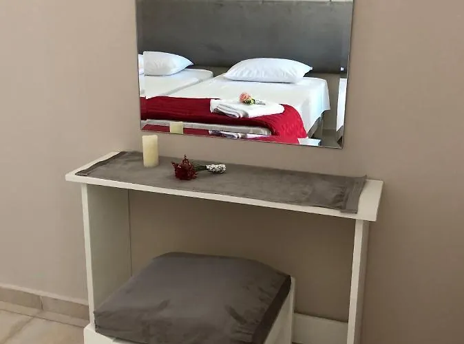 Apartman Petros & *