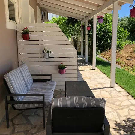Petros & Apartment Lixouri